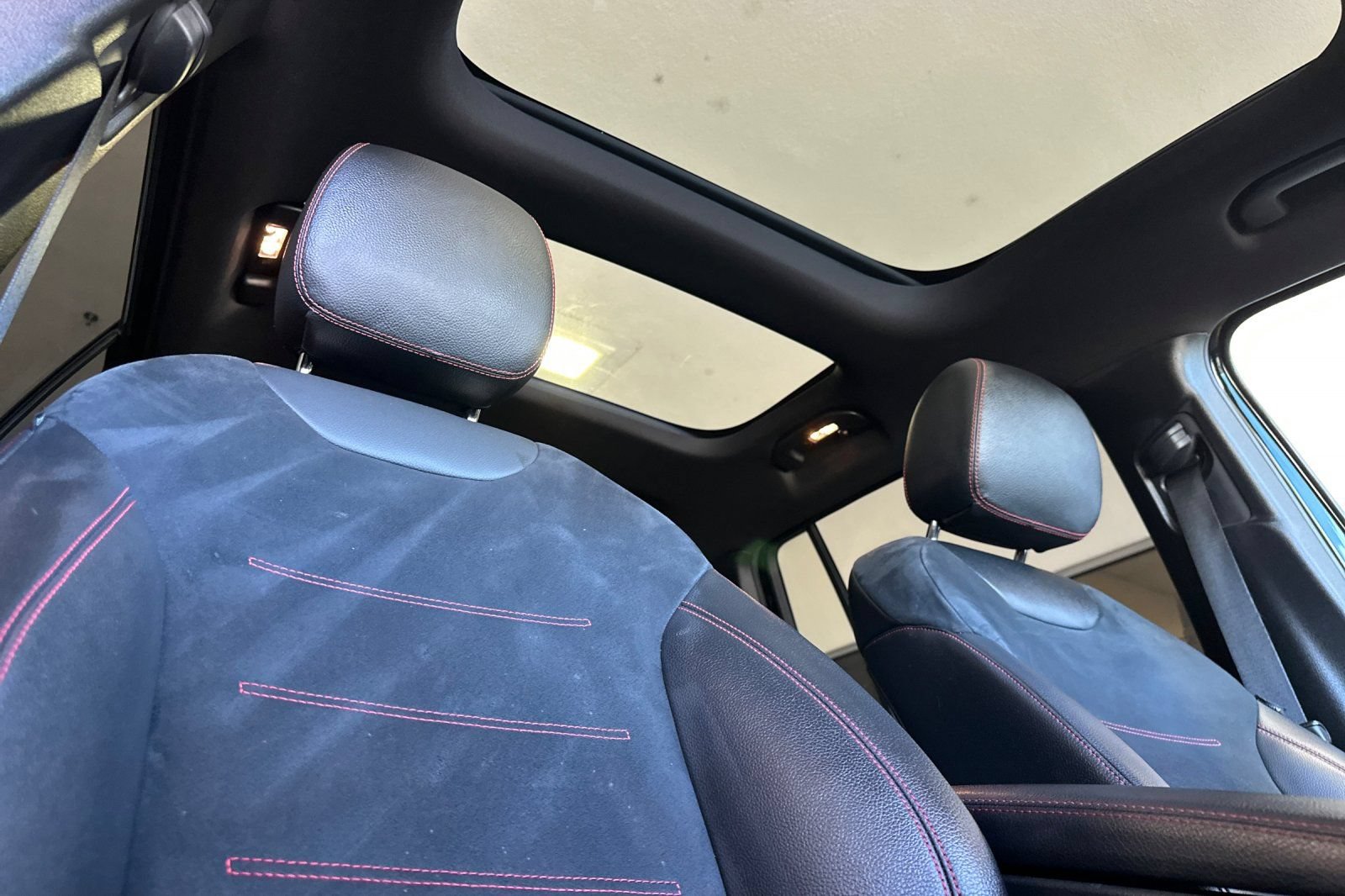 Used 2022 Mercedes-Benz GLB 250 4MATIC image 17