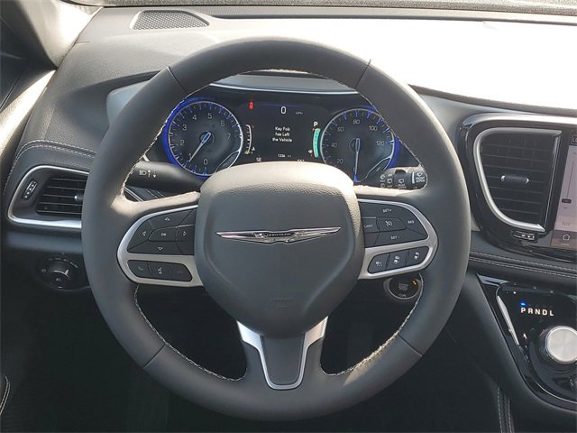 New 2026 Chrysler Pacifica Limited w/ Trailer Tow Group image 15