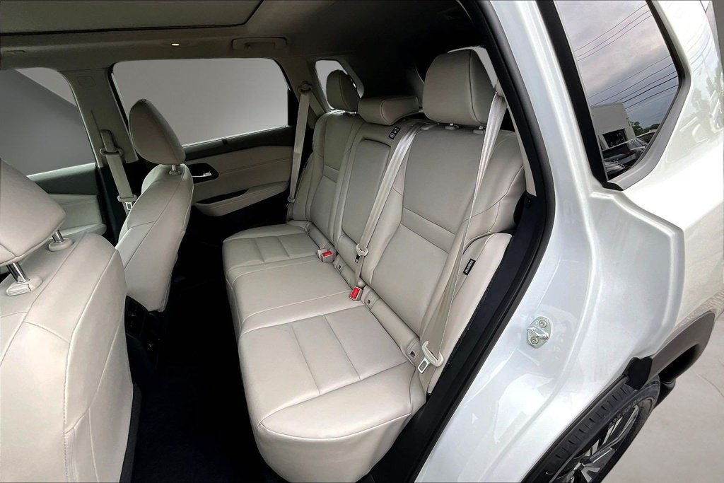 Certified 2023 Nissan Rogue SV w/ SV Premium B Package AWD/4WD image 22