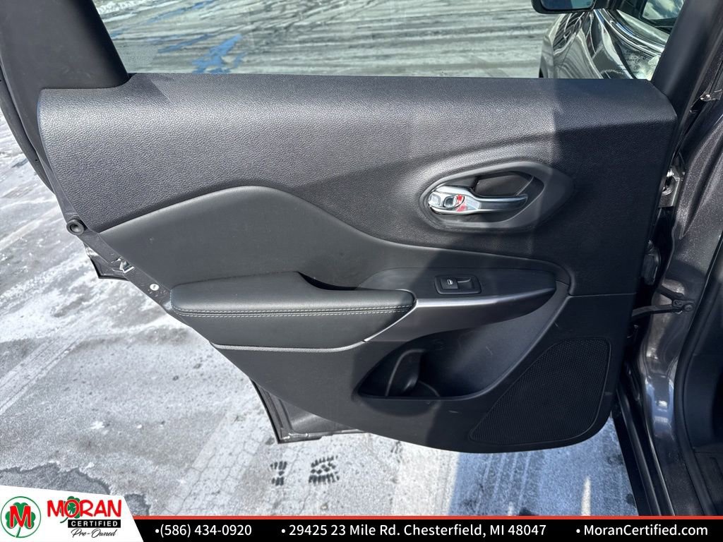 Used 2022 Jeep Cherokee Latitude Lux w/ Sun & Sound Group image 23