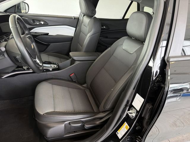 Certified 2025 Chevrolet Trax LT w/ LT Convenience Package image 19