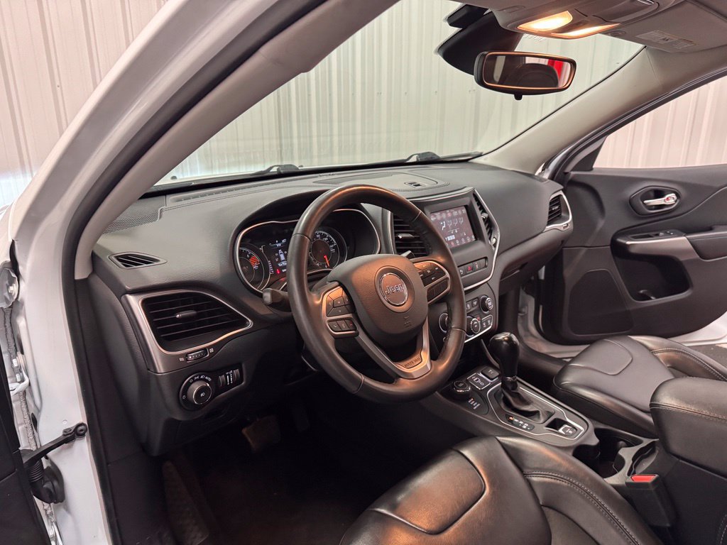 Used 2021 Jeep Cherokee Latitude Plus AWD/4WD image 36