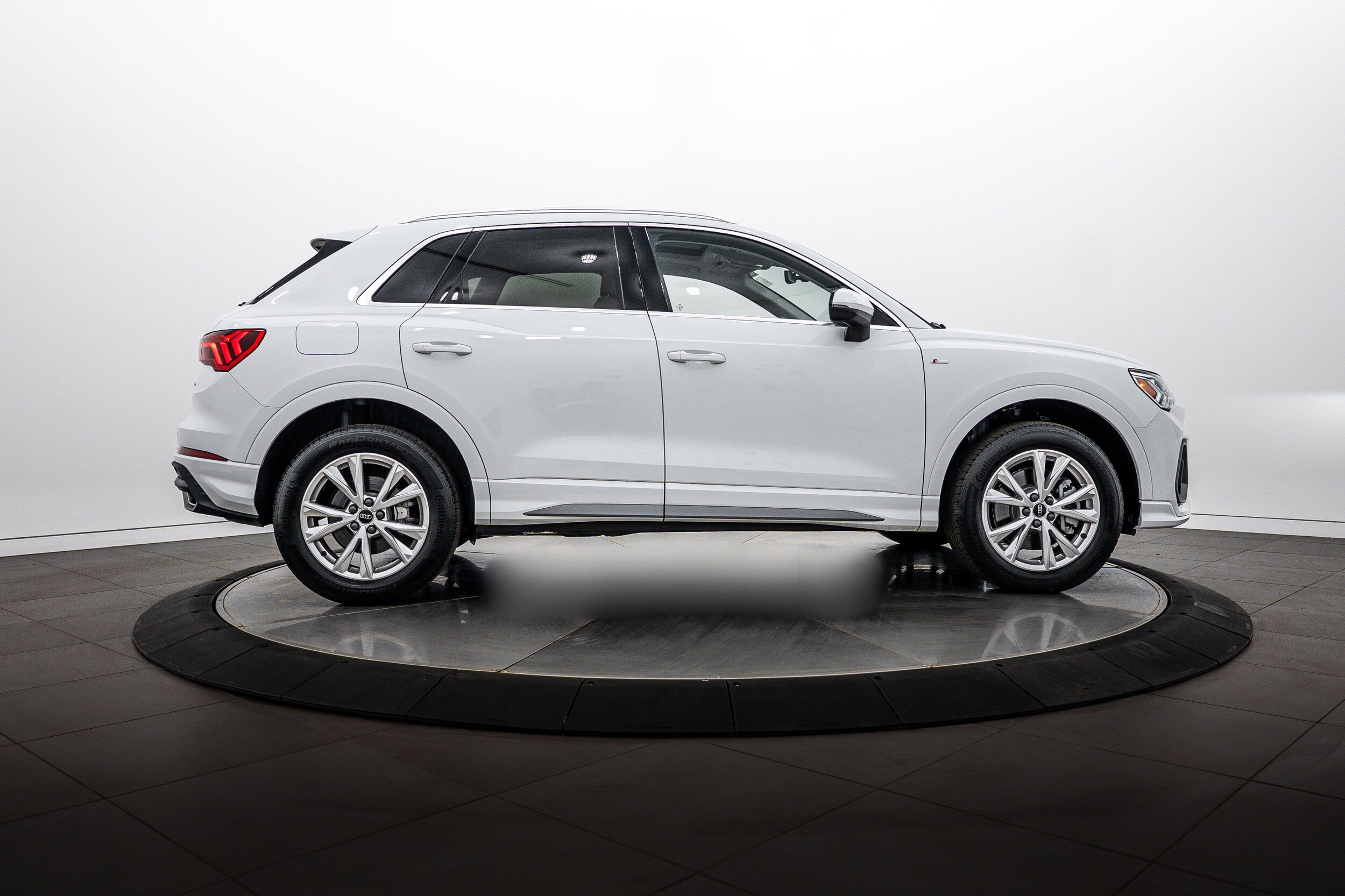 Certified 2023 Audi Q3 2.0T Premium w/ Convenience Package AWD/4WD image 3