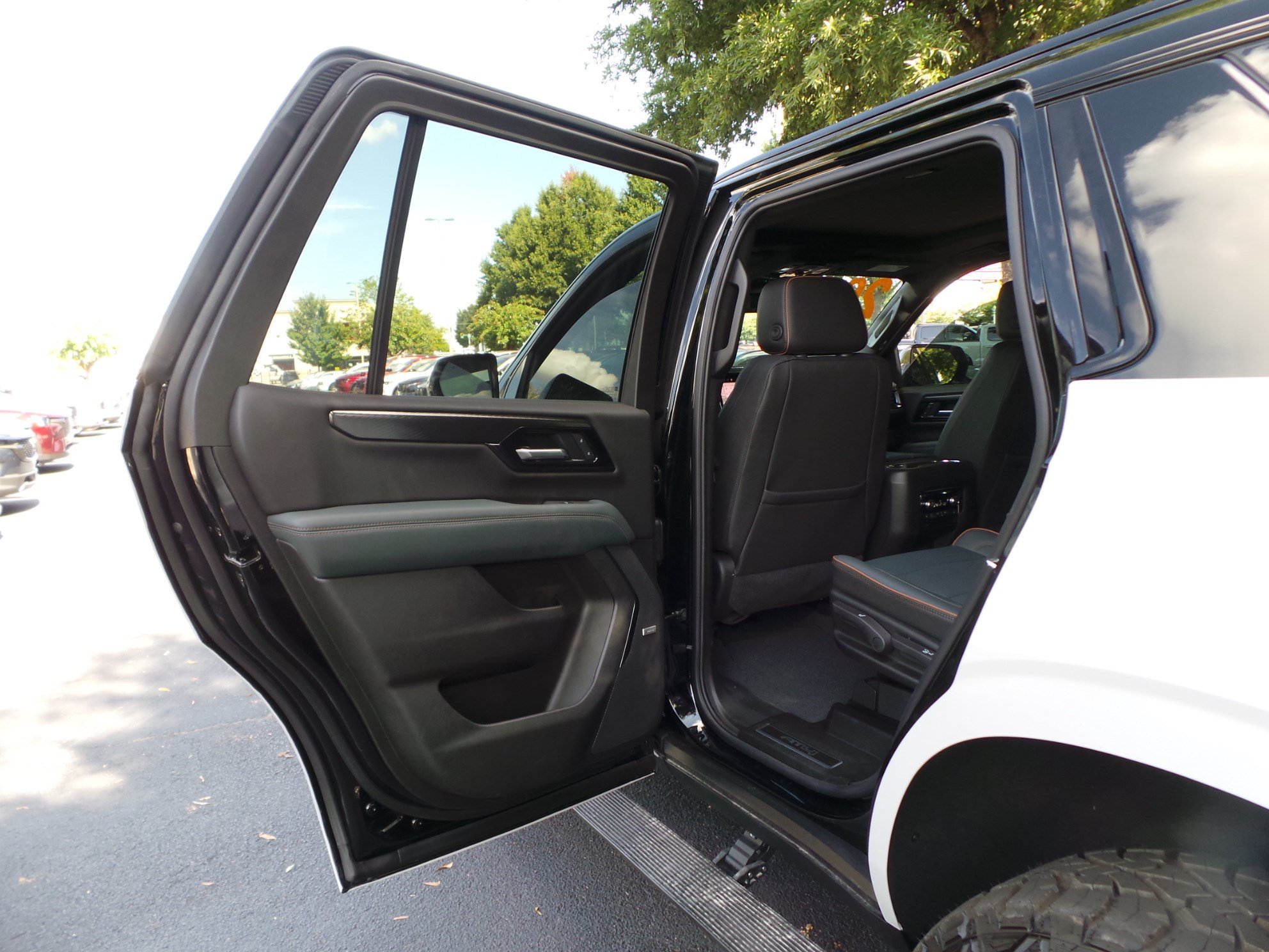Used 2026 GMC Yukon AT4 AWD/4WD image 40