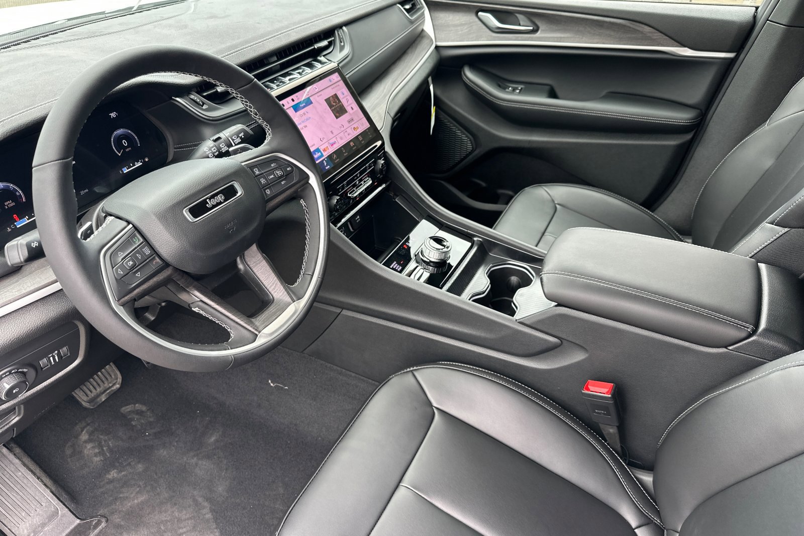 New 2025 Jeep Grand Cherokee L Limited w/ Black Appearance Package image 9