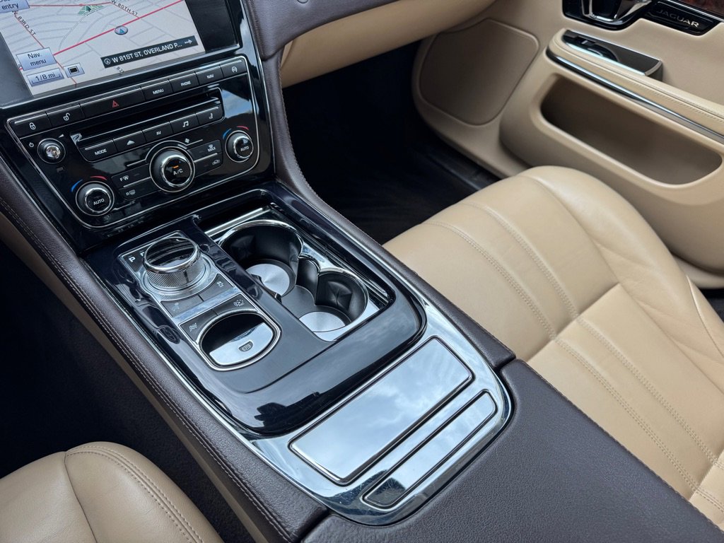 Used 2015 Jaguar XJ AWD image 21