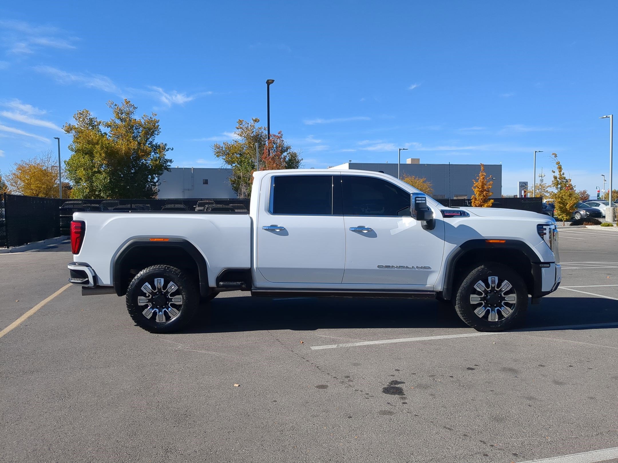 Used 2024 GMC Sierra 2500 Denali image 2