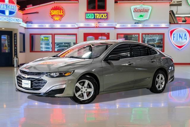 Used 2022 Chevrolet Malibu LS w/ LPO, Floor Liner Package FWD image 2