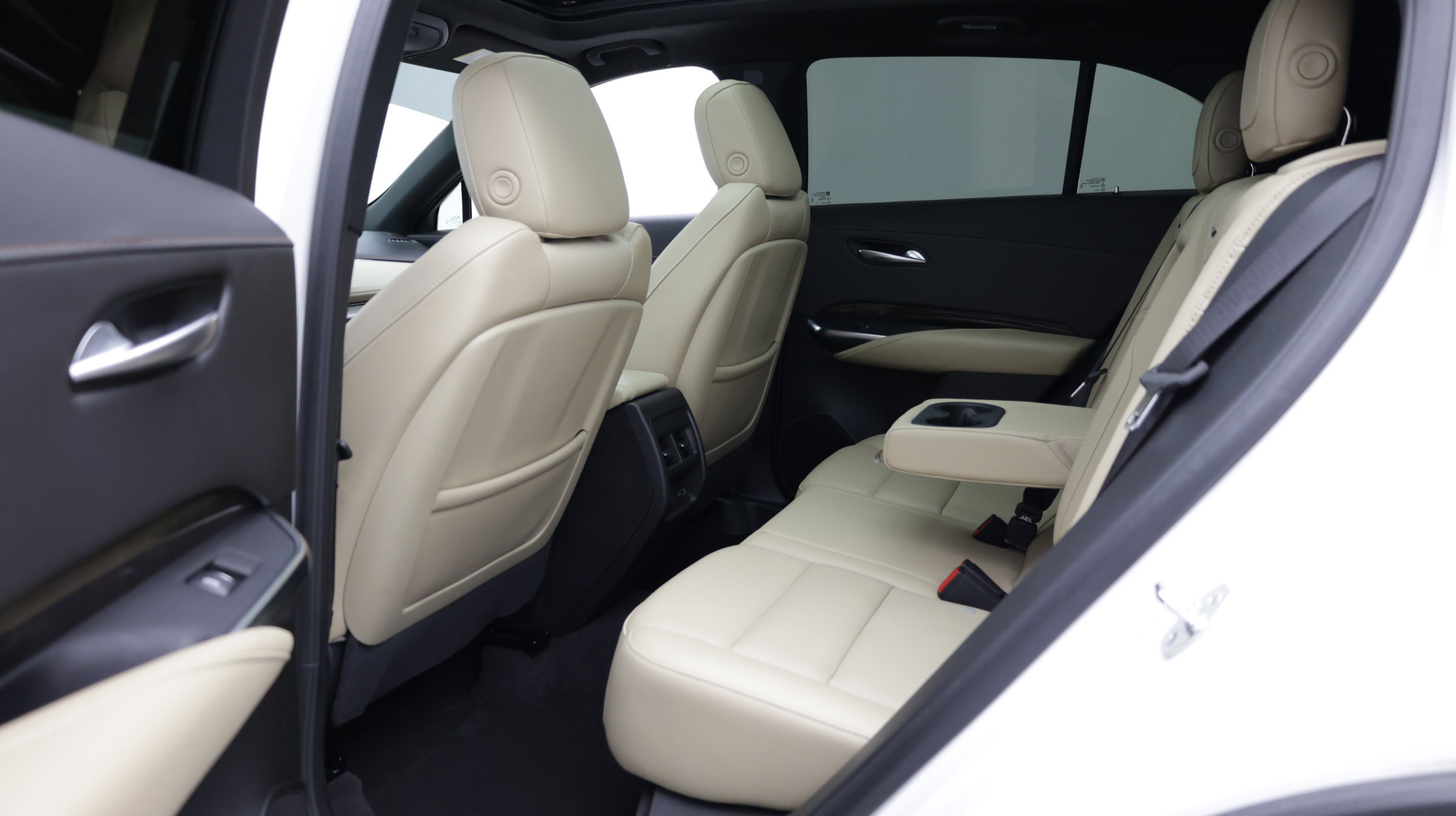 Used 2025 Cadillac XT4 Premium Luxury w/ Cold Weather Package FWD image 30