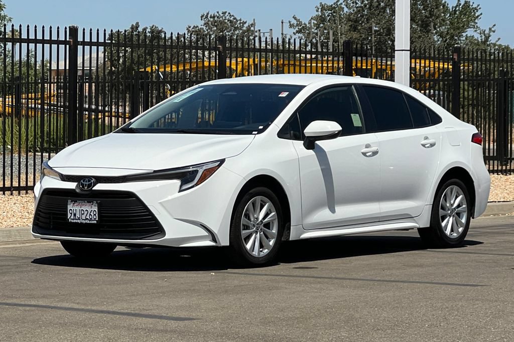 Certified 2026 Toyota Corolla LE w/ LE Premium Package FWD image 10