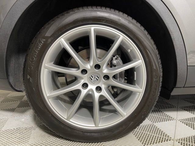Used 2023 Porsche Cayenne w/ Premium Package image 18