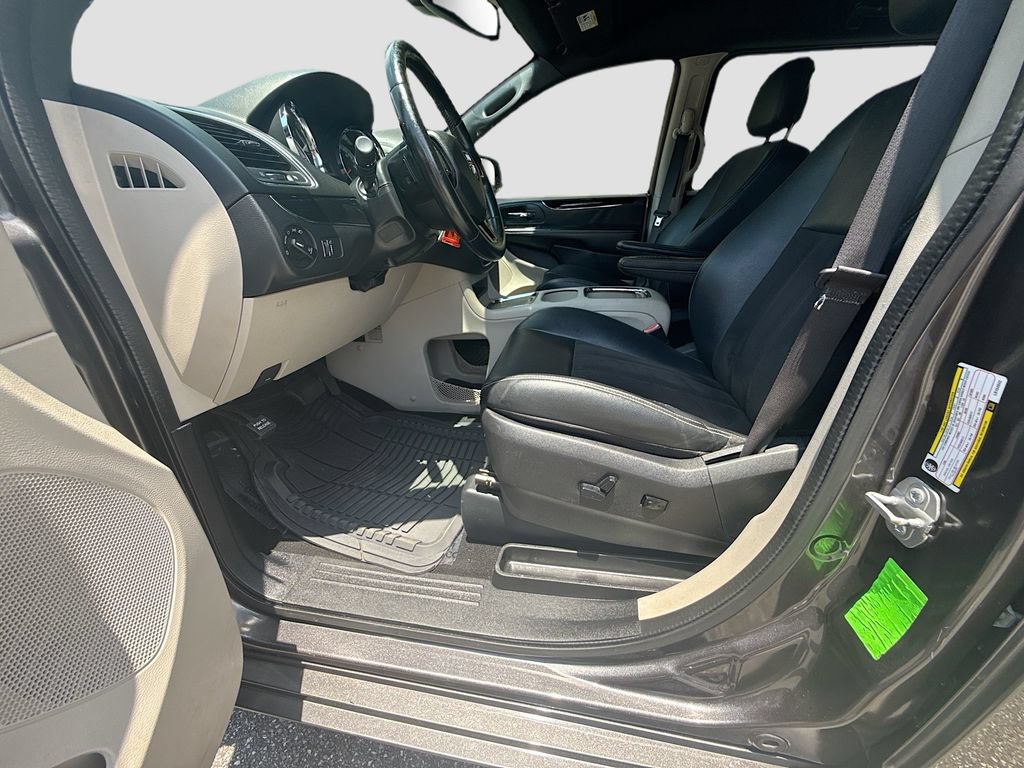 Used 2020 Dodge Grand Caravan SXT FWD image 22