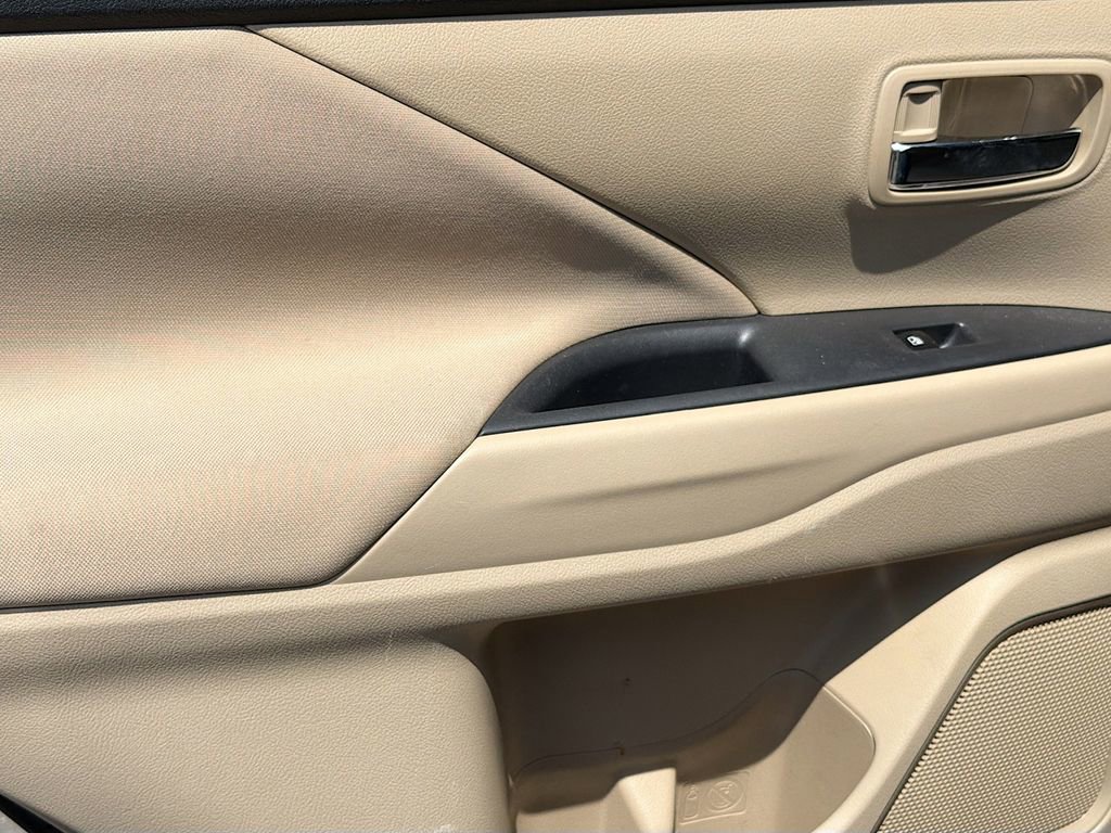 Used 2016 Mitsubishi Outlander SE FWD image 26