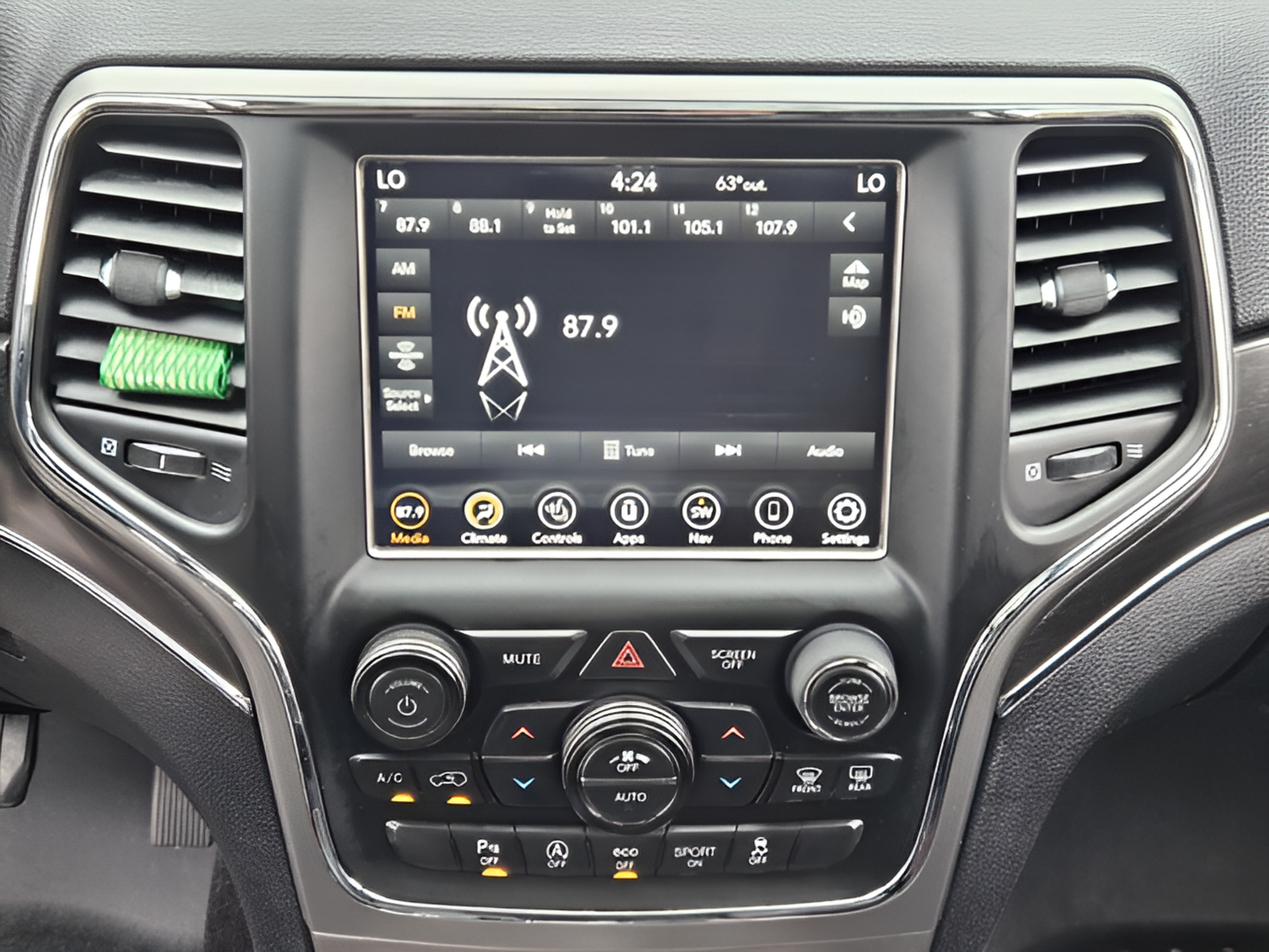 Used 2018 Jeep Grand Cherokee Limited w/ Luxury Group II RWD image 19