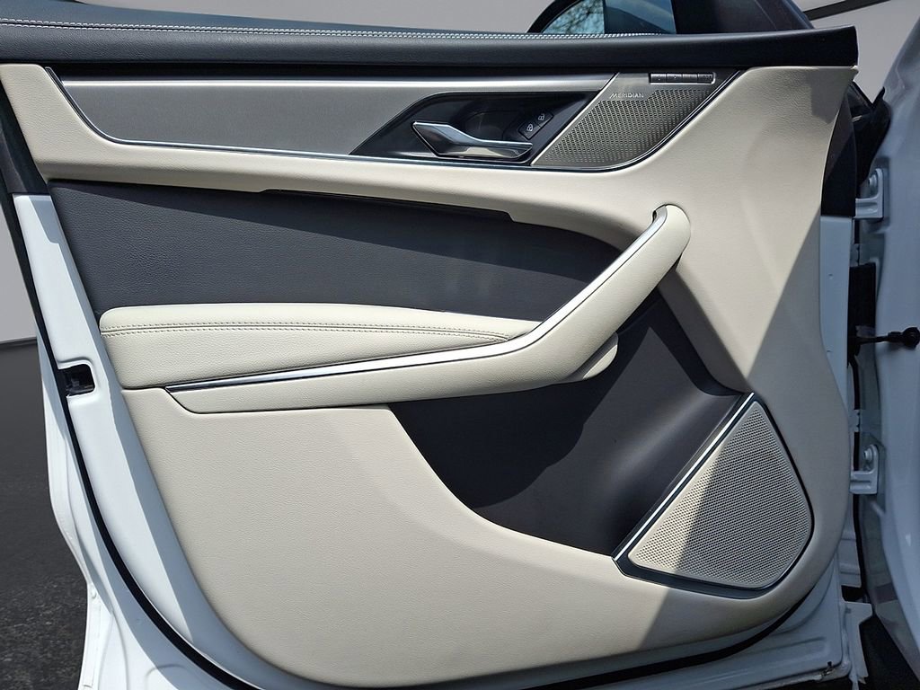 Used 2025 Jaguar F-PACE R-Dynamic S image 10