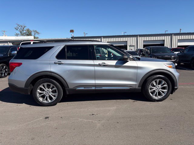 Used 2020 Ford Explorer XLT w/ Equipment Group 202A AWD/4WD image 8