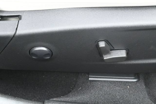 Used 2023 Chrysler 300 Touring L w/ Popular Equipment Group RWD image 34