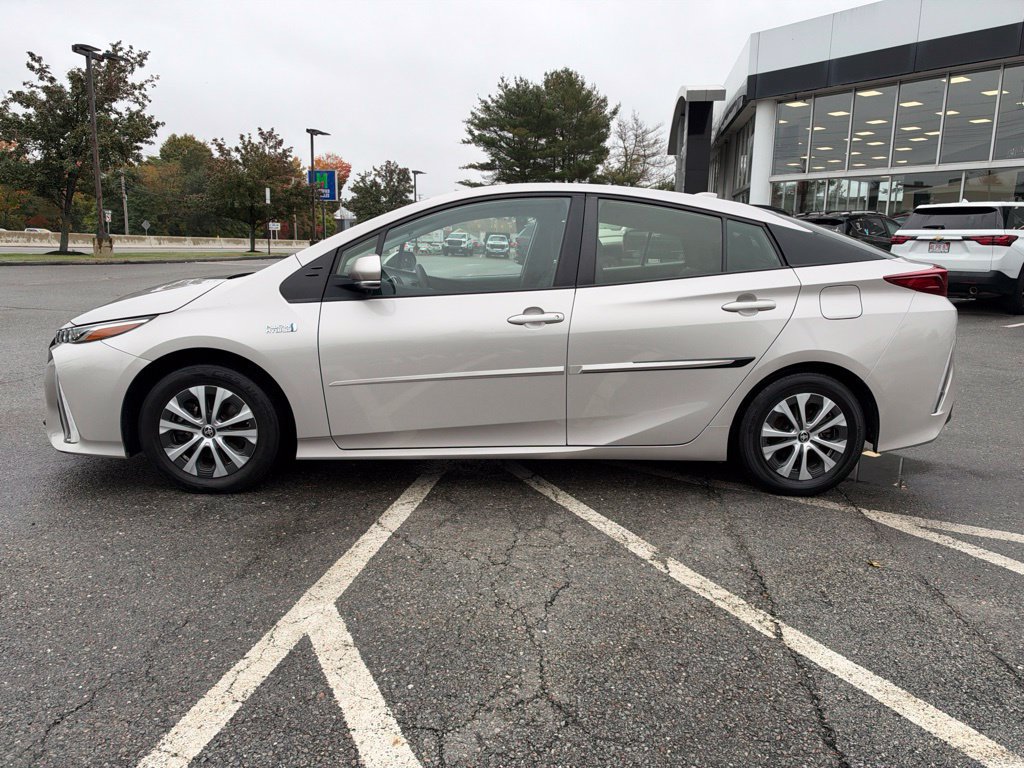 Used 2021 Toyota Prius Prime LE FWD image 2