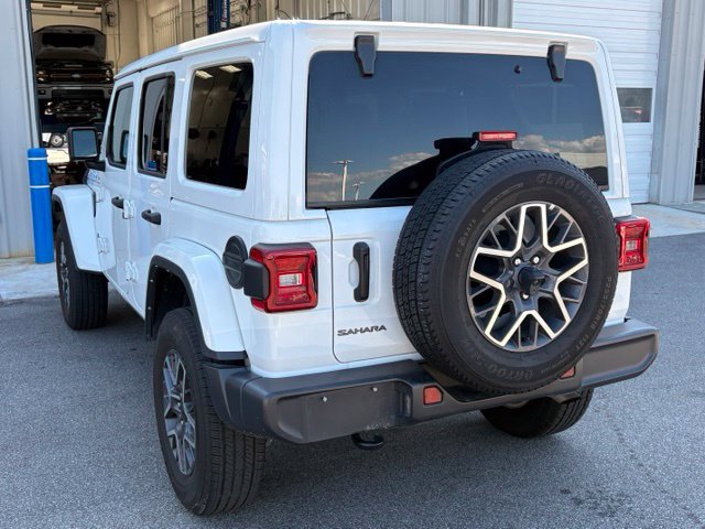 Used 2025 Jeep Wrangler Unlimited Sahara AWD/4WD image 3