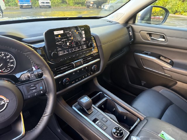 Used 2024 Nissan Pathfinder SL w/ SL Premium Package AWD/4WD image 31