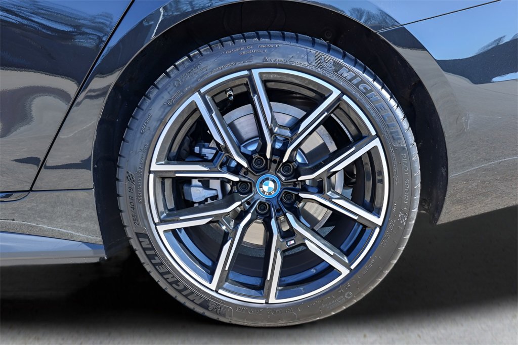 Used 2023 BMW i4 eDrive40 w/ M Sport Package image 34