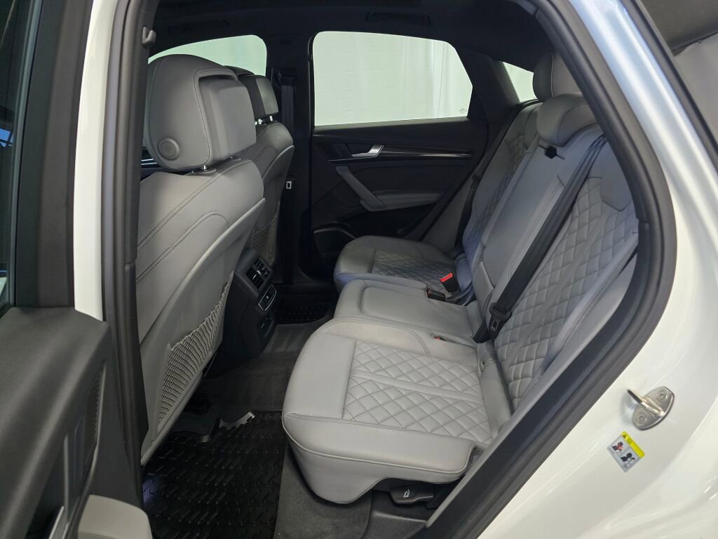 Used 2025 Audi SQ5 Premium Plus w/ Premium Plus Package image 20