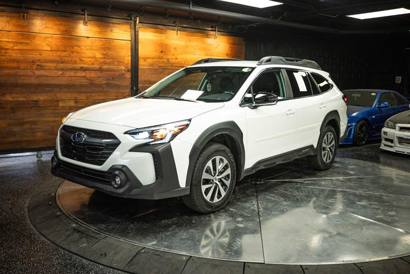 Used 2025 Subaru Outback Premium AWD/4WD image 2