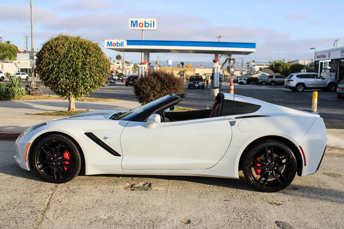 Used 2019 Chevrolet Corvette Stingray Coupe w/ 1LT RWD image 2