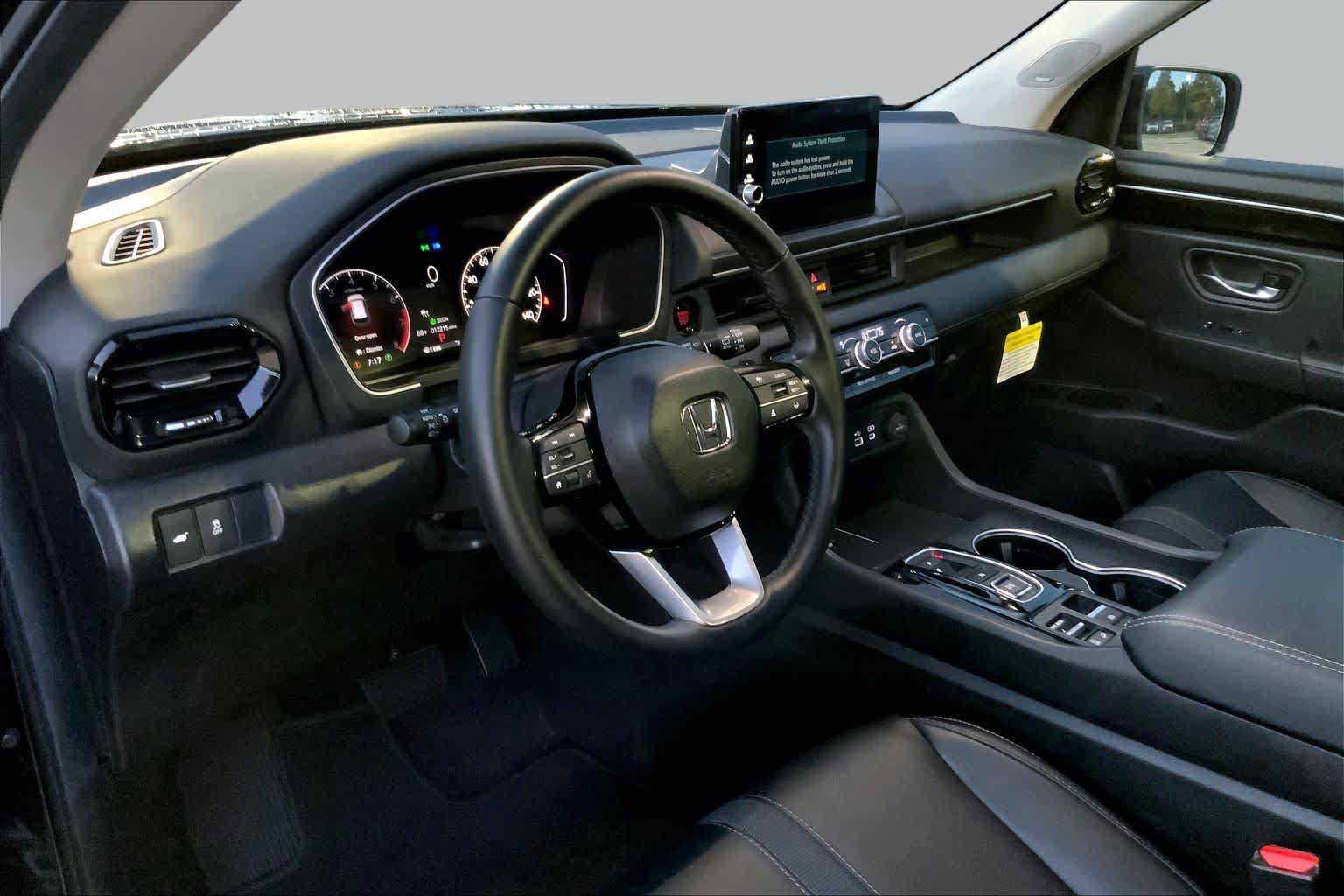 Used 2025 Honda Pilot Touring image 18