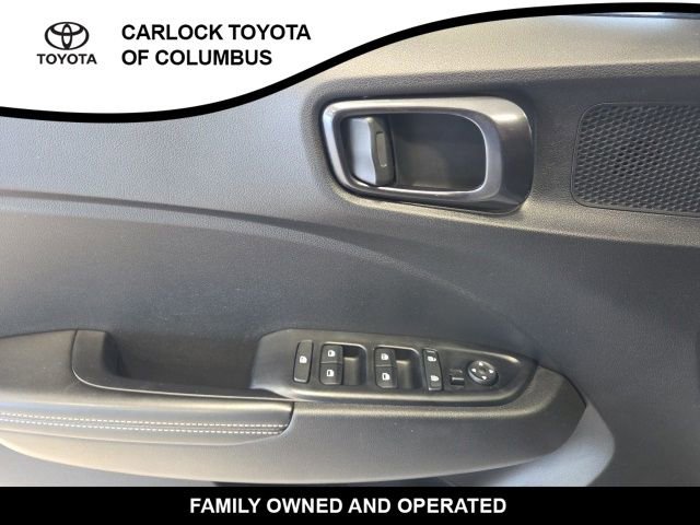 Used 2022 Hyundai Venue Limited FWD image 11