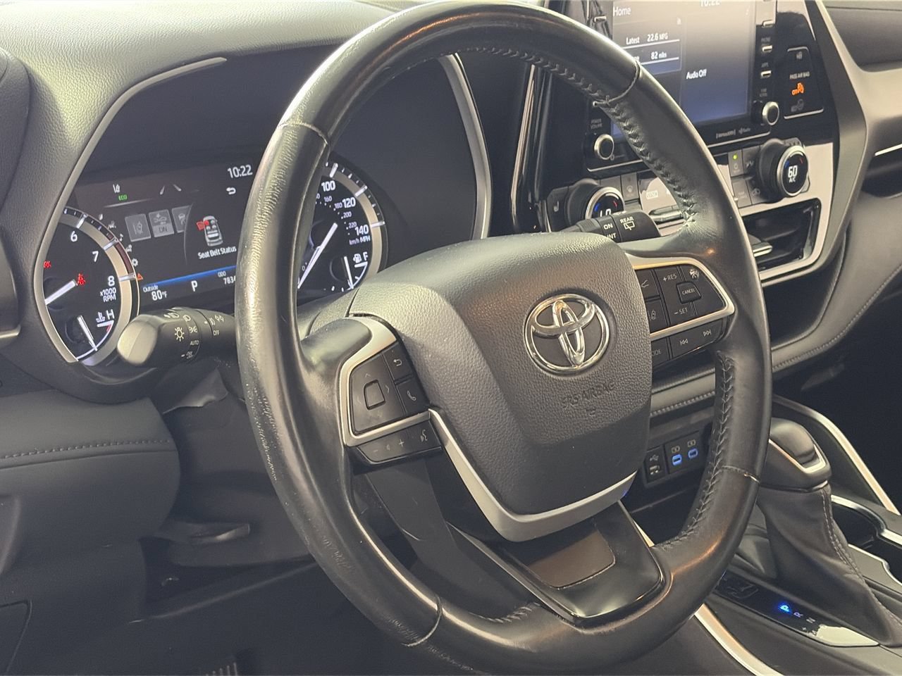 Used 2022 Toyota Highlander XLE FWD image 14