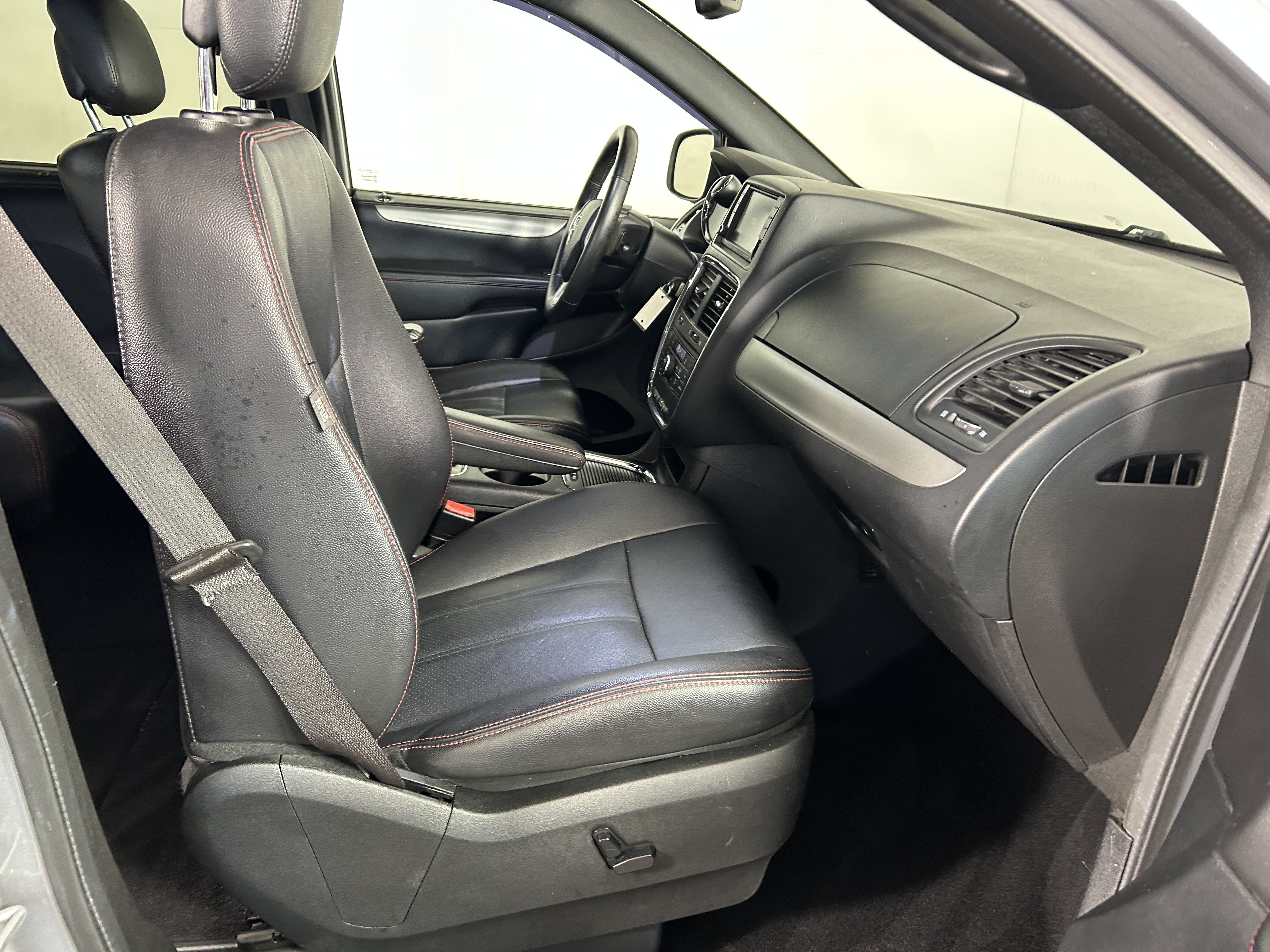 Used 2019 Dodge Grand Caravan GT FWD image 23