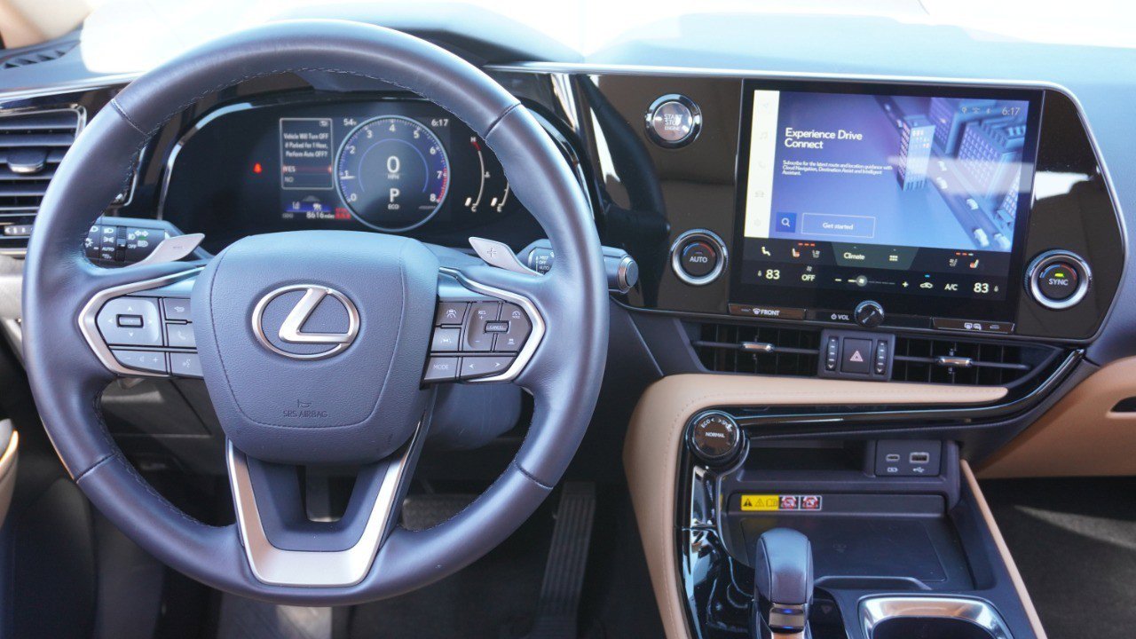 Used 2025 Lexus NX 250 FWD w/ Towing Package (2000 Lbs) image 28