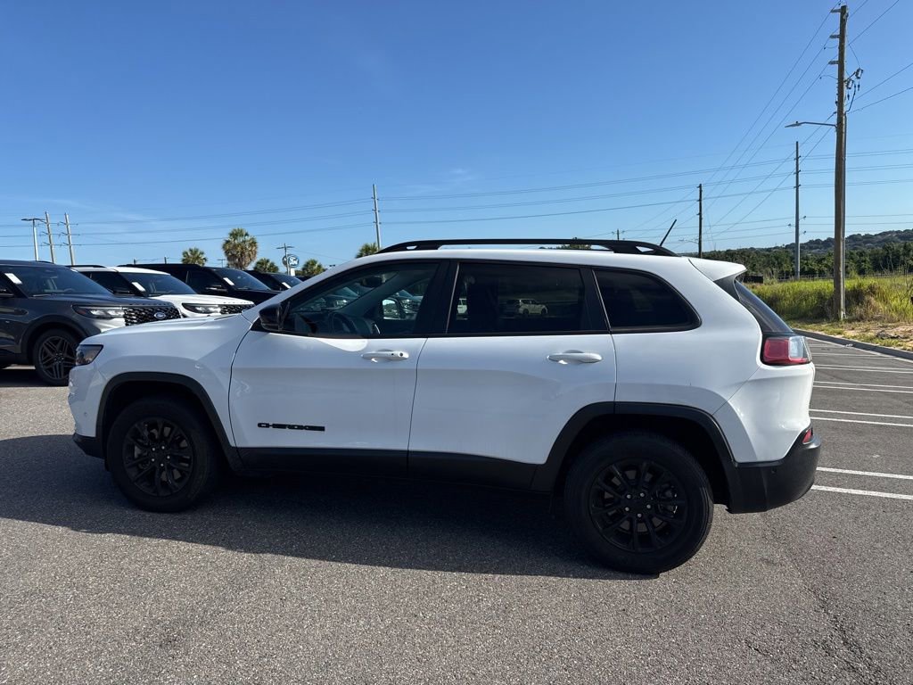Used 2023 Jeep Cherokee Altitude Lux AWD/4WD image 4