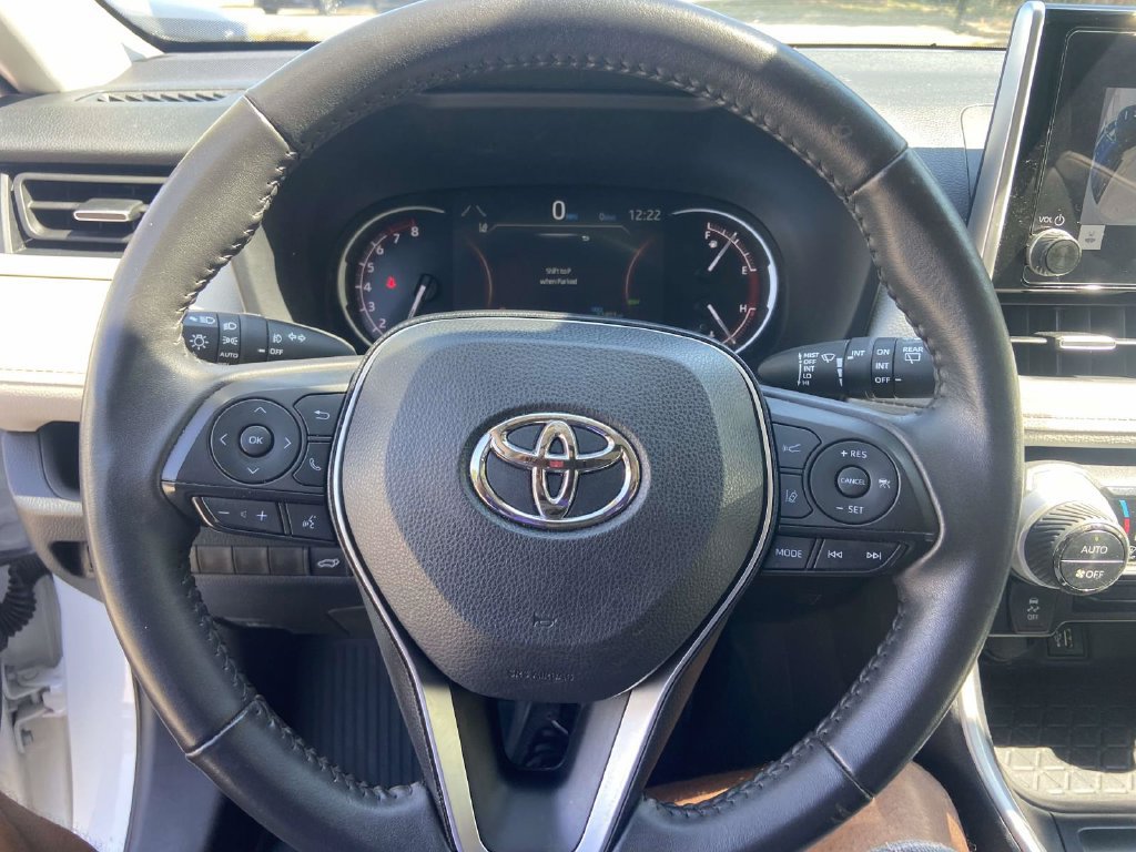 Used 2025 Toyota RAV4 XLE Premium FWD image 33