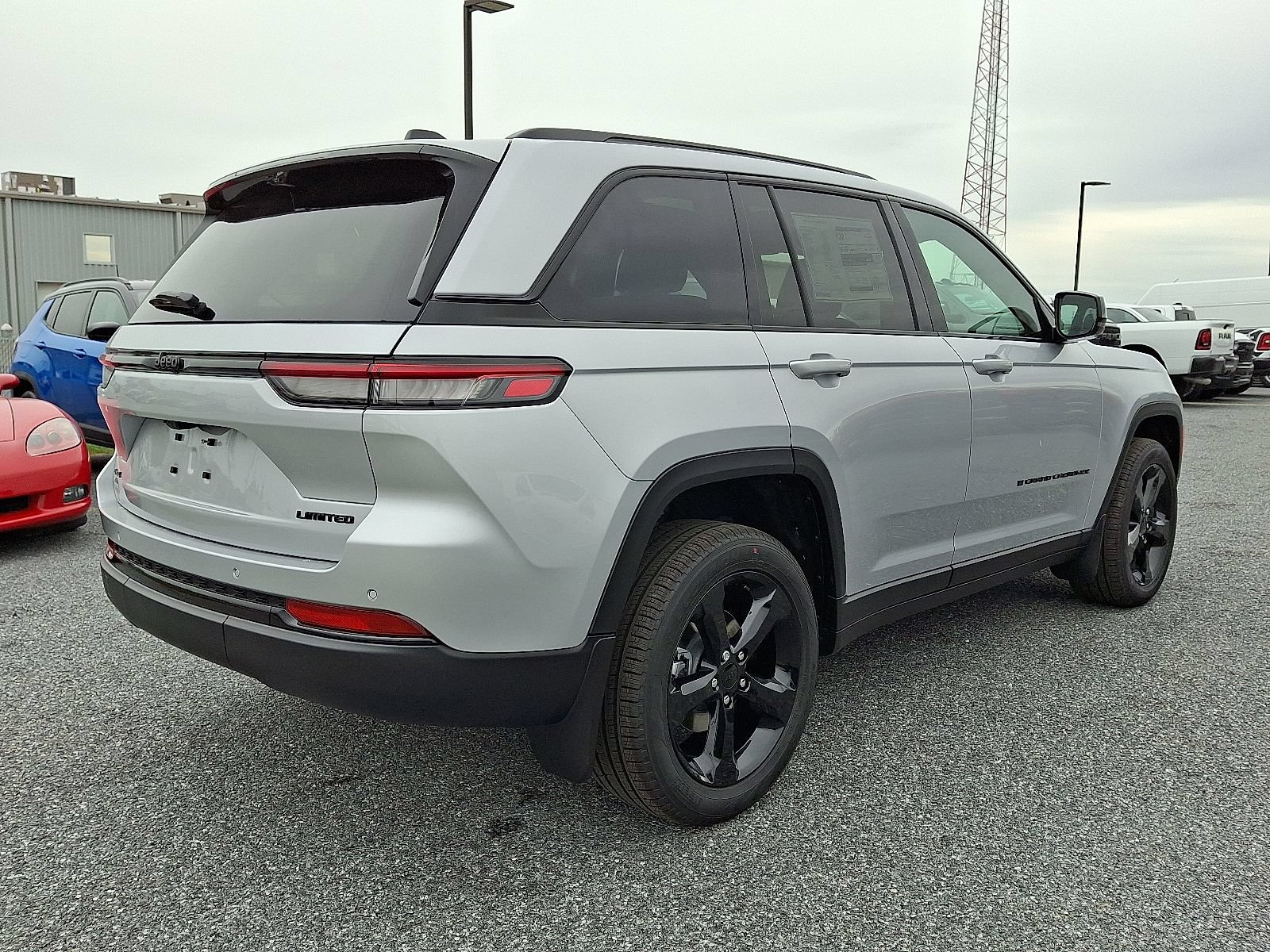 New 2025 Jeep Grand Cherokee Limited w/ Luxury Tech Group II AWD/4WD image 4