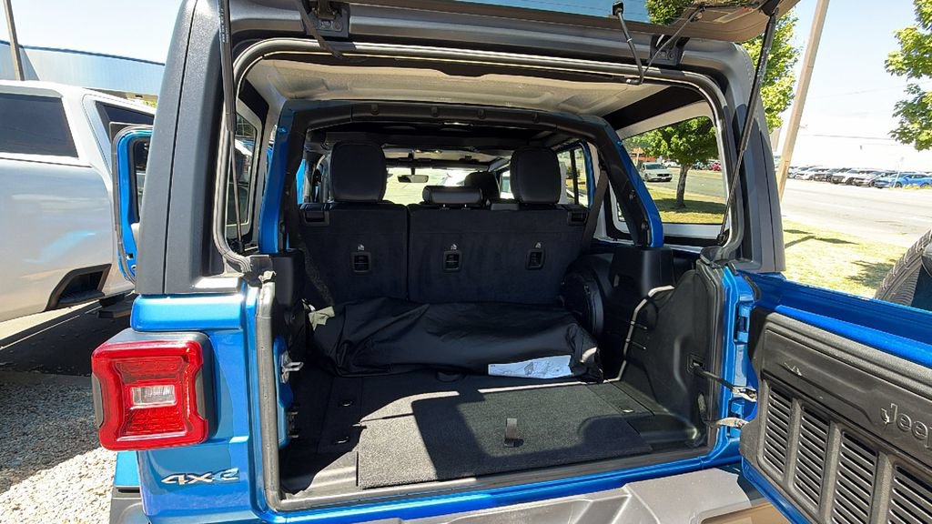 Used 2021 Jeep Wrangler Unlimited Sahara AWD/4WD image 12