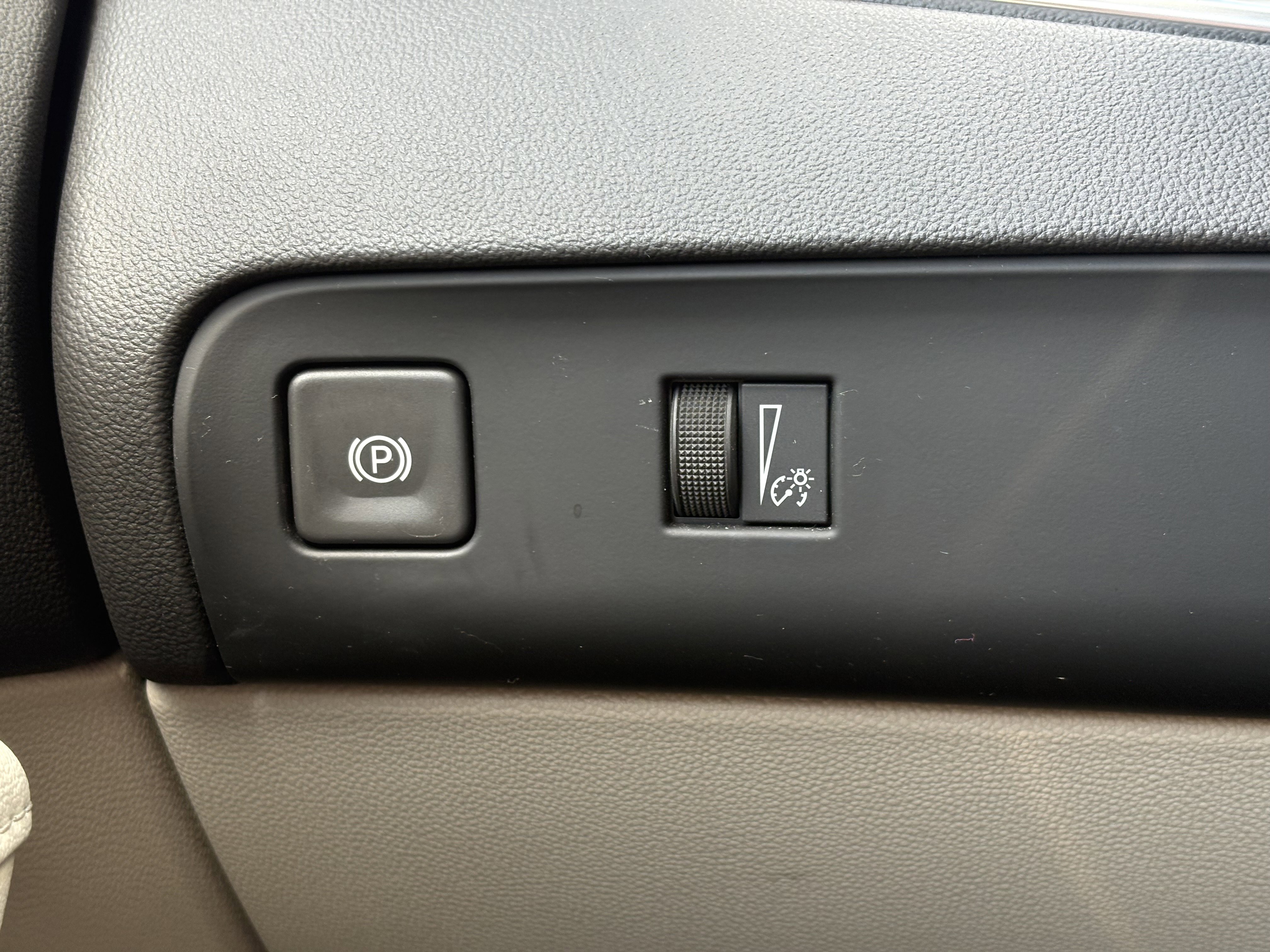 Used 2024 Buick Enclave Essence w/ Experience Buick Package AWD/4WD image 29