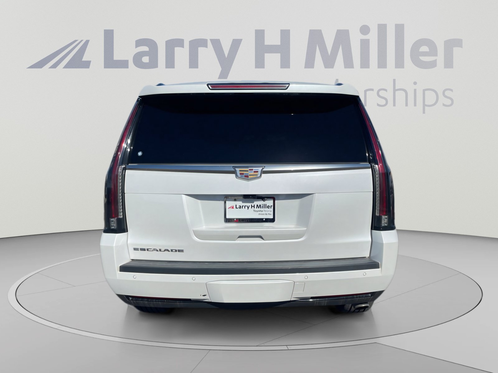 Used 2020 Cadillac Escalade Luxury w/ LPO, Radiant Package AWD/4WD image 4