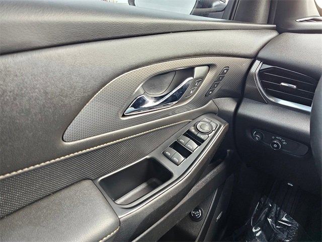 Used 2023 Chevrolet Traverse Premier w/ Redline Edition image 29