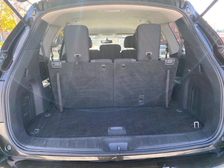 Used 2017 Nissan Pathfinder SV image 13