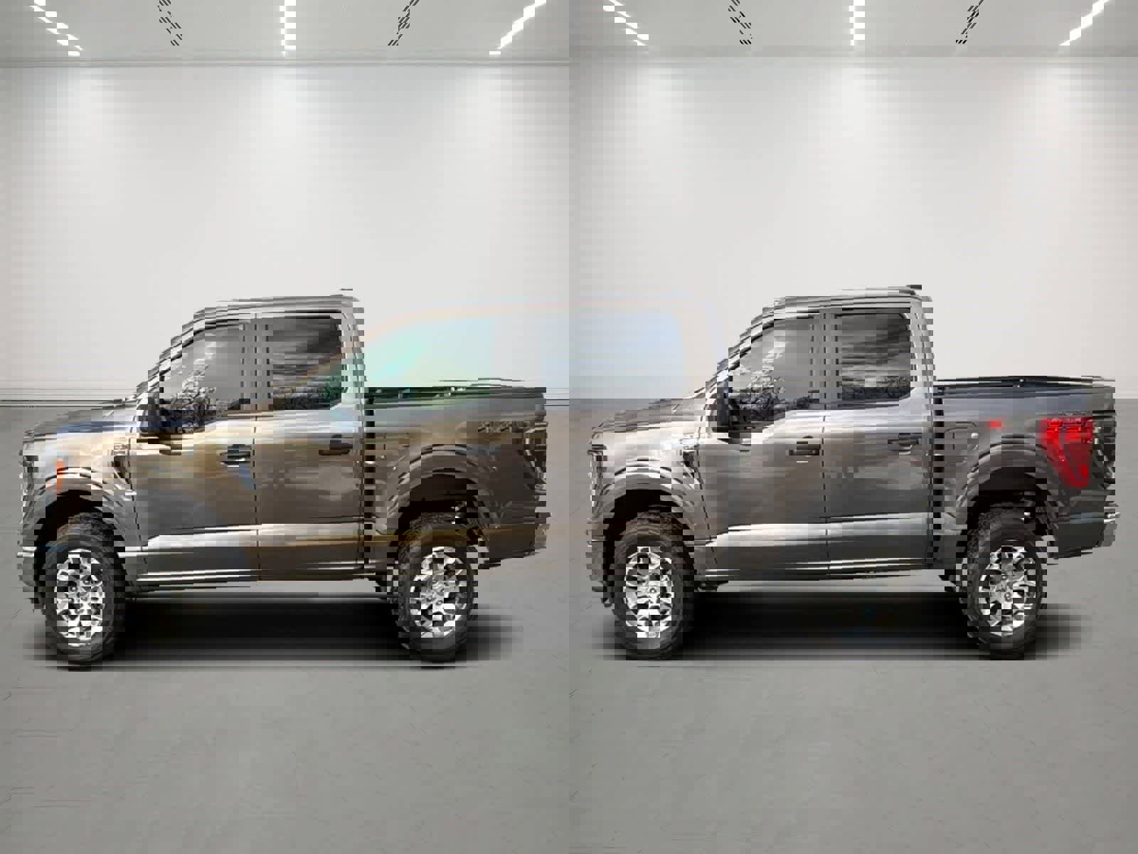 Used 2023 Ford F150 XLT image 2