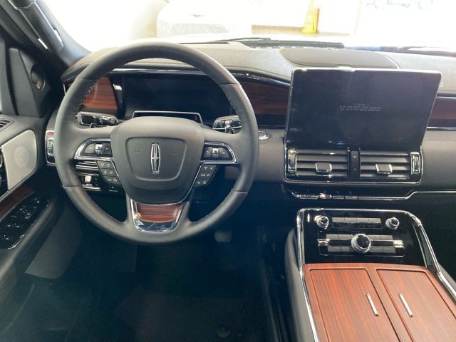 New 2024 Lincoln Navigator Reserve AWD/4WD image 35