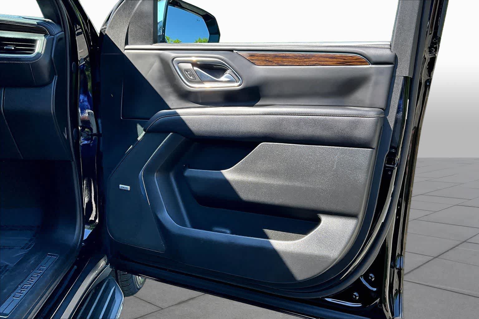 Used 2023 Chevrolet Tahoe Premier AWD/4WD image 23