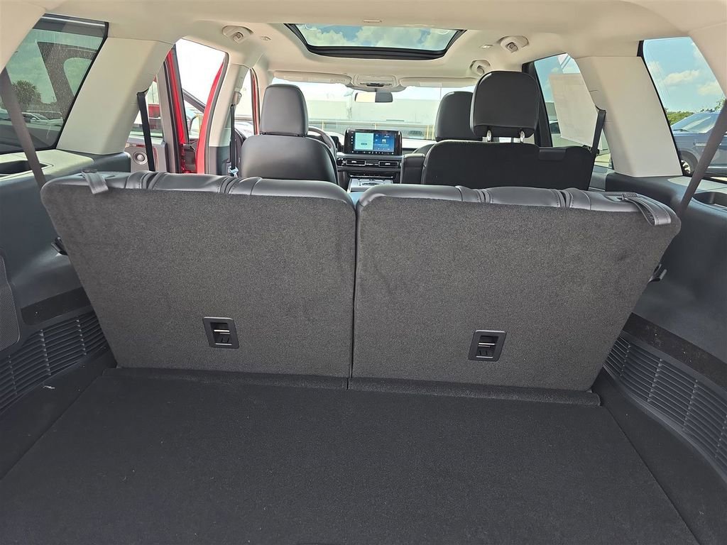 New 2025 Lincoln Aviator 2WD w/ Equipment Group 101A image 30