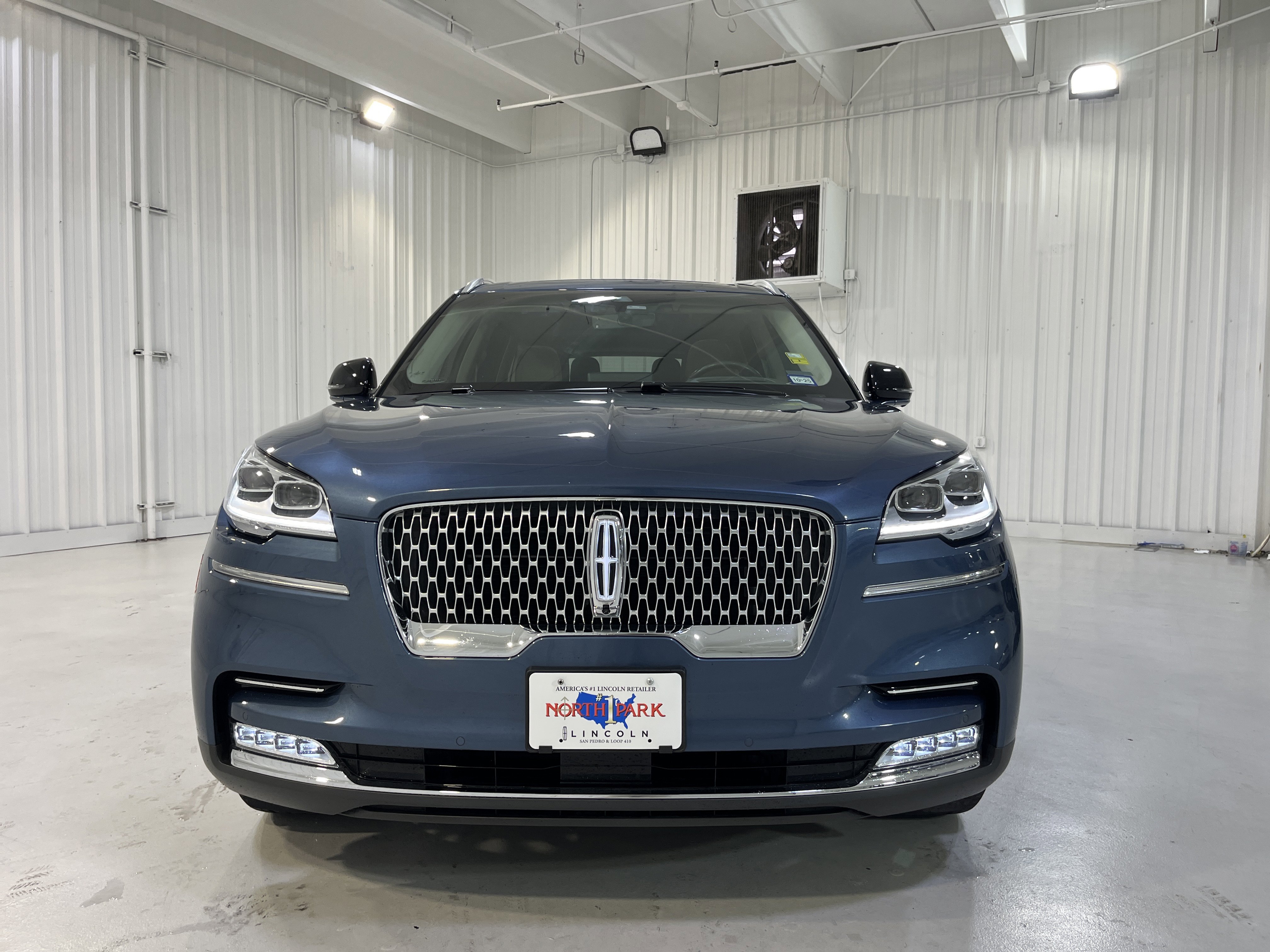 Used 2020 Lincoln Aviator Reserve w/ Equipment Group 202A image 15