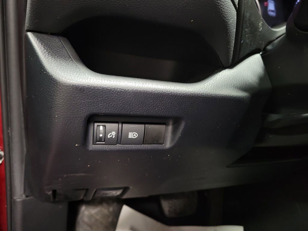 Used 2021 Toyota RAV4 LE image 19