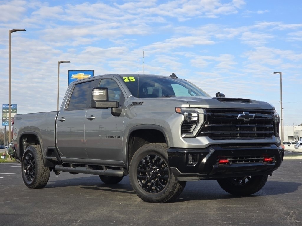 Used 2025 Chevrolet Silverado 3500 LT w/ Trail Boss Package image 2