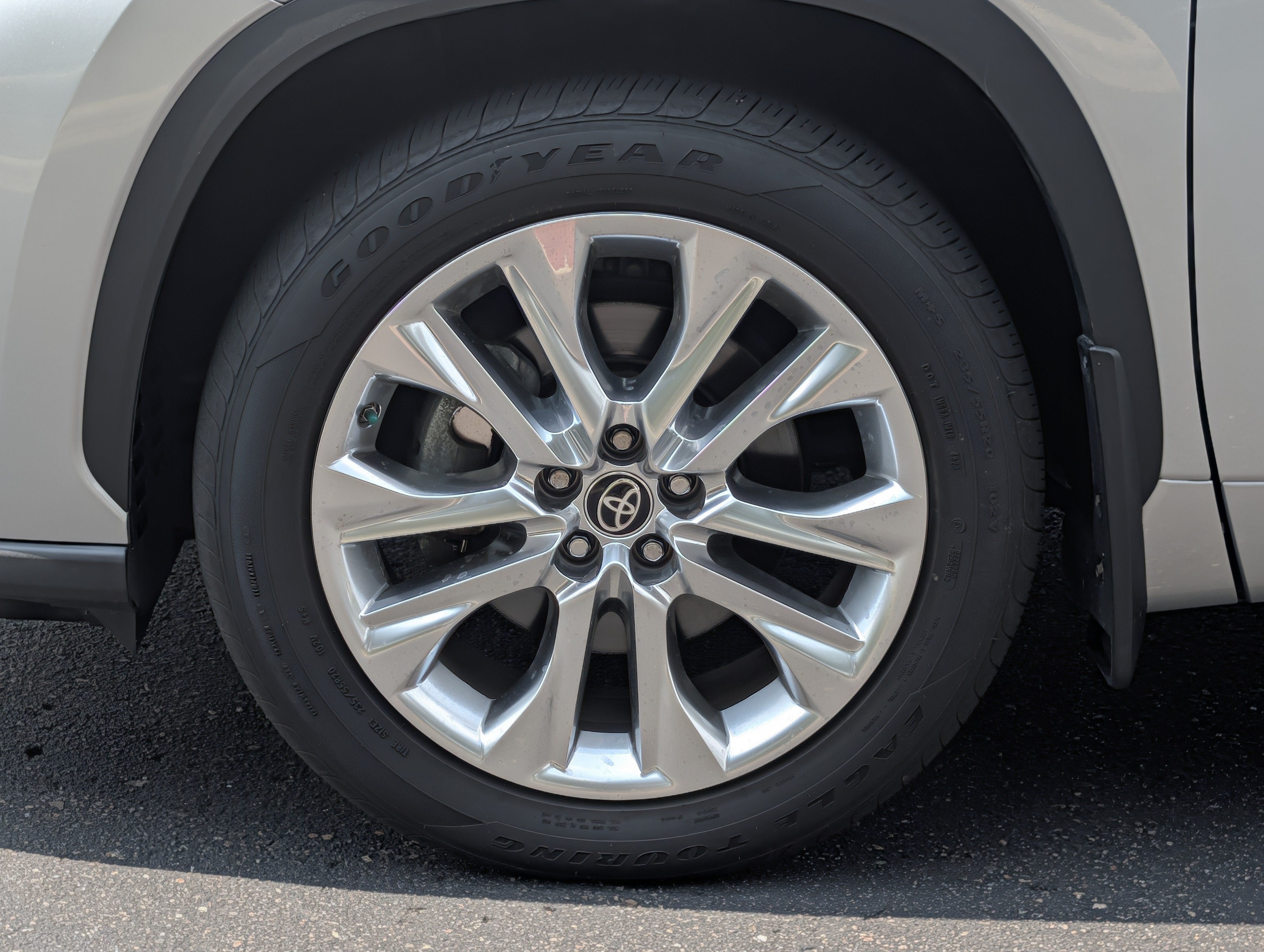 Used 2024 Toyota Highlander Limited AWD/4WD image 15