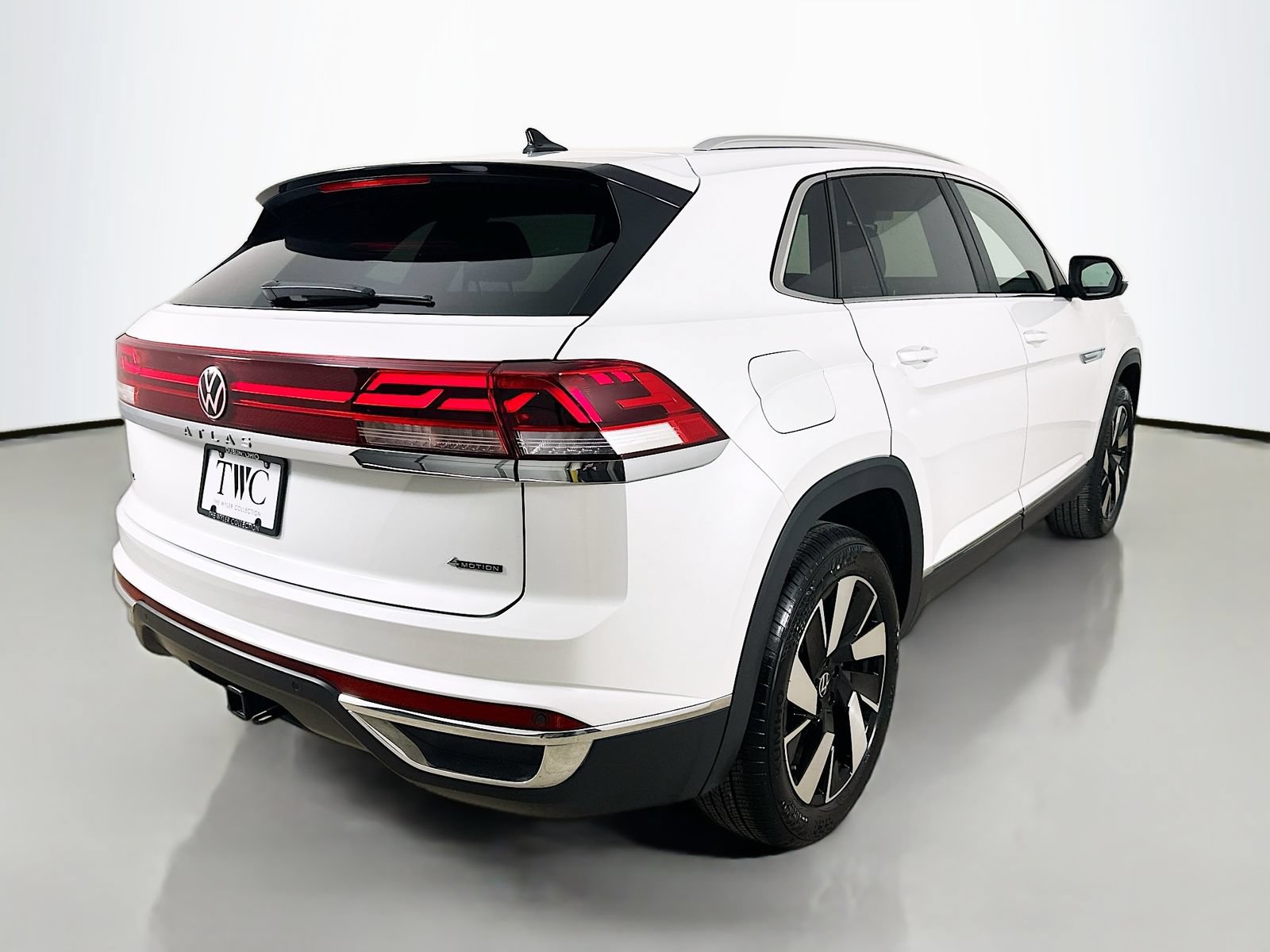 Certified 2025 Volkswagen Atlas Cross Sport SEL AWD/4WD image 5